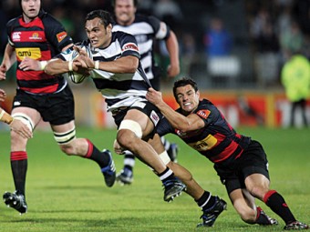 George Naoupu, starring for Hawke’s Bay against Daniel Carter in the Air New Zealand Cup, is expected to join Connacht.