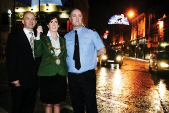 Mayor Hildegarde Naughton with Justin Tuohy, Engineers Ireland ,and Garda Inspector Derek Gannon before the launch on Monday of the Mayor's transport initiative. Photo:-Mike Shaughnessy