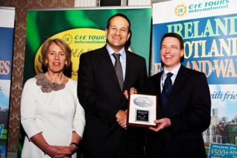 Chairperson, CIE, Vivienne Jupp, Minister for Transport, Tourism and Sport Leo Varadkar with Dan Murphy, director/general manager of Galway Bay Hotel receiving a CIE Award of Excellence.