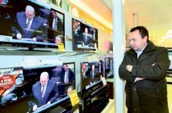 Watching the Budget at Cunniffe Expert TV shop, Tuam Road, on Wednesday.Photo:-Mike Shaughnessy