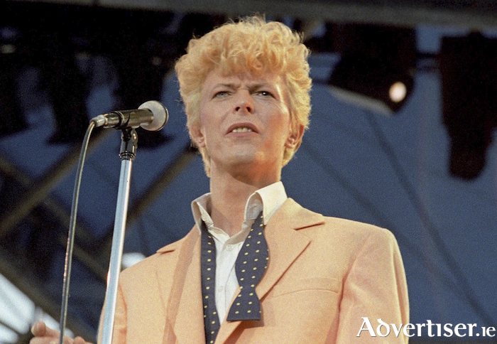 tabaco Construir sobre Proponer Advertiser.ie - David Bowie - the alien has landed in the 1980s