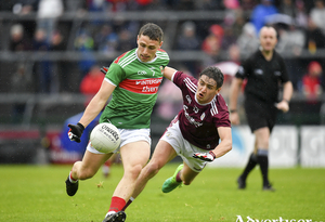 Conor Igoe of Mayo in action against Padraic &Eacute;oin &Oacute; Currin of Galway during the Connacht GAA Football Junior Championship Final. Photo: Sportsfile 