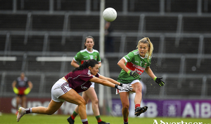 Passing range: Mayo&#039;s Sarah Rowe in action against Galway. Photo: Sportsfile  
