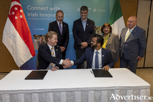 JB Terrins, head of global mobility at NUI Galway, and Rohan Pasari, CEO of Cialfo, sign the partnership agreement in Singapore with An Taoiseach Miche&aacute;l Martin and Kevin Ryan, director ASEAN Enterprise Ireland. Photo: Dom Llorens.