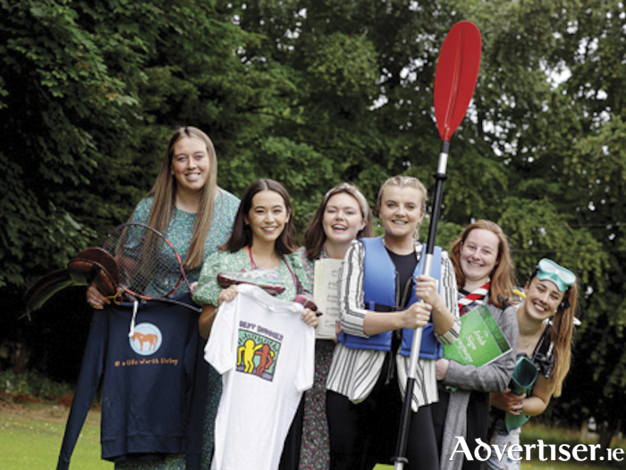 From Planting Bulbs for Bees to Global Citizenship: Over 75 young people receive Gaisce Gold Award honour for inspirational and outstanding contribution to society.
Pic shows recipients Aleasha O’Donnell, Co. Meath, Erin Shimizu, Galway, Sinead Reidy, Athlone, Ciara Cunningham, Tipperary, Nicole Landy, Dublin and Kirstie Moran, Wexford. PIC: NO FEE, MAXWELLS