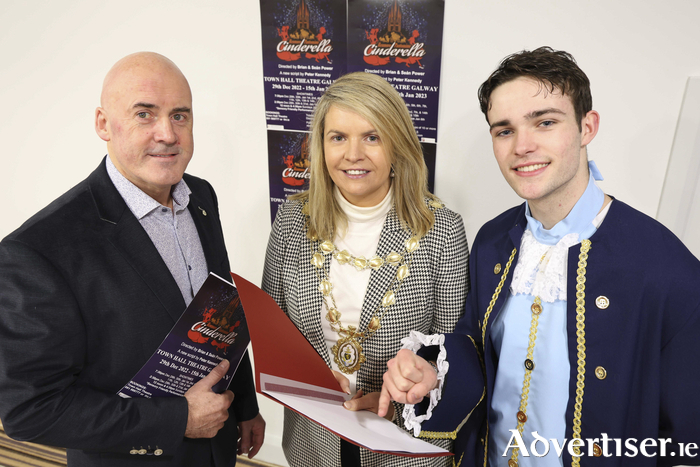 Mayor Clodagh Higgins with Sean Power, producer and Keith Hanley as Prince Charming at the launch in the Connacht Hotel of Cinderella, Renmore Pantomime Christmas show which opens in Town Hall Theatre today. 
Photo:- Mike Shaughnessy