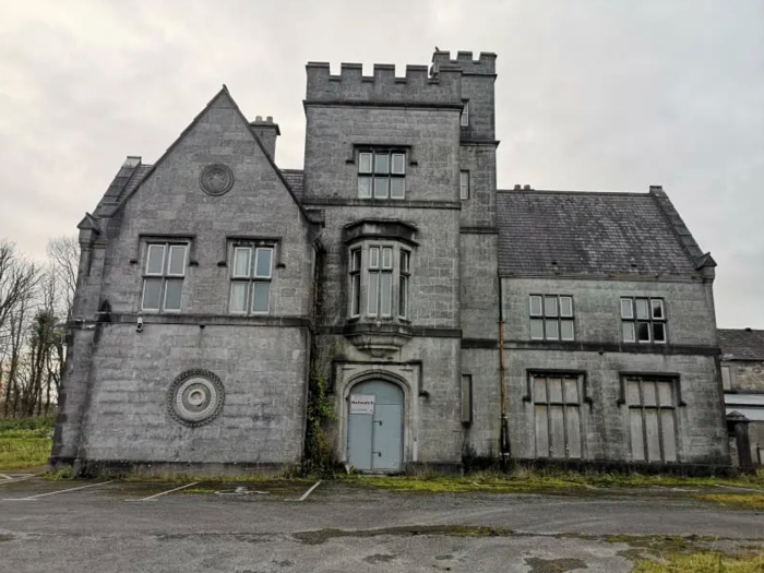 Lenaboy Castle, Taylor’s Hill, Galway, 2020. Photo by Brendan McGowan. In 1925, Lenaboy Castle became an orphanage and industrial school, run by the Sisters of Mercy and known as St. Anne’s. The property was donated to Galway City Council in 2017.
