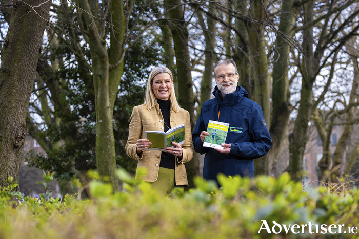 Minister Pippa Hackett Minister of State at the Department of Agriculture, Food and the Marine and Steven Meyen, Teagasc.
Pic: Fintan Clarke for John Ohle Photography Pictured at the launch of the Teagasc booklet for tree planting titled ‘Your Tree Planting Companion’ are Minister of State with responsibility for Forestry at the Department of Agriculture, Food and the Marine, Senator Pippa Hackett and Steven Meyen, Teagasc Forestry Development Officer.