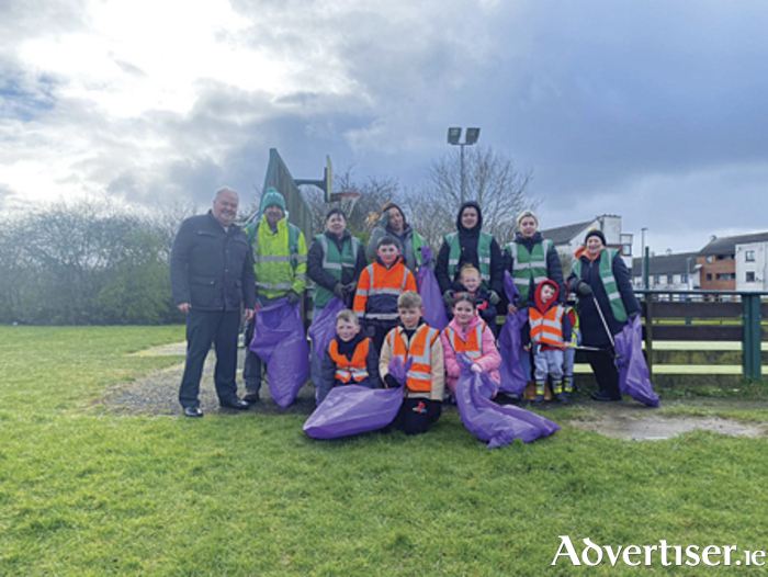 Cllr John Dolan is pictured with numerous volunteers from Brawny Residents’ Group during the recent estate clean up