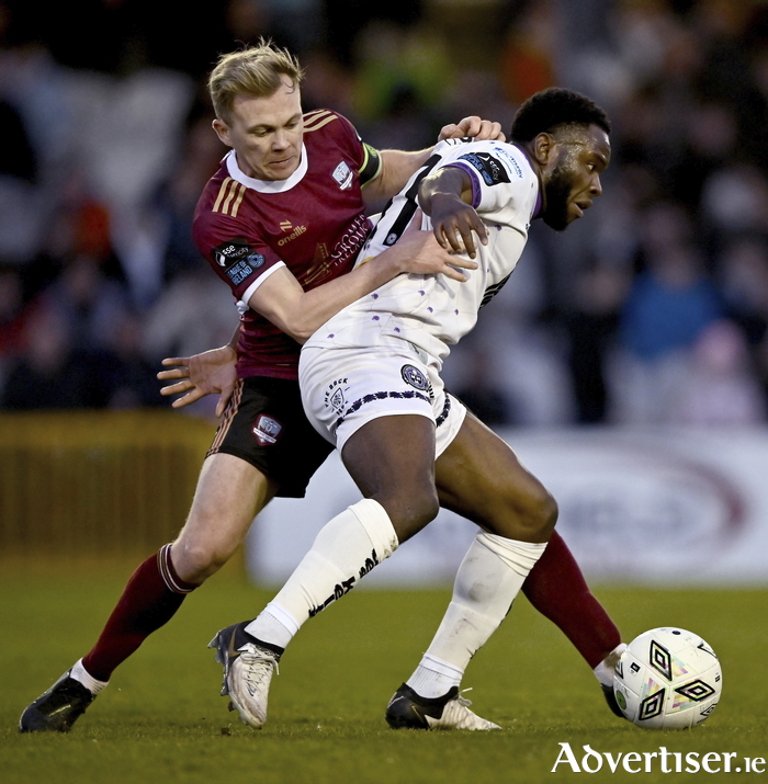Conor McCormack of Galway United in action against James Akintunde of Bohemians during the SSE Airtricity Men's Premier Division match between Galway United and Bohemians at Eamonn Deacy Park in Galway. Photo by Piaras Ó Mídheach/Sportsfile