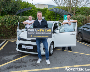 Country star Mike Denver supporting the Galway Hospice Car Raffle, pictured with Galway Hospice Health Care Assistant Simon Scott and Staff Nurse Patrick Jacinto. Get your tickets at raffle.galwayhospice.ie or call Galway Hospice on 091-770868. Photo: Joe Crean.
