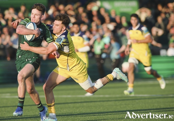 Connacht’s Matthew Devine en route to scoring a second try. The Ballinasloe scrum-half is an important addition to the squad going forward. [Photo: Mike Shaughnessy]
