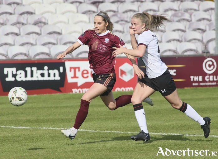 Galway United’s Julie Ann Russell goes on the attack chased by Glentoran's  Emma McMaster in action from Galway United’s 4-0 win over Glentoran in the Women’s All Island Cup game at Eamonn Deacy Park on Saturday. Photo: Mike Shaughnessy  