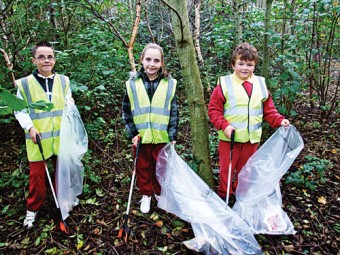 Local residents and youngsters are being urged to join the ‘Glan’ operation and clean up local parks and woods.
