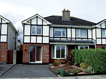 No 58 Sl&iacute; na Sruth&aacute;n, Clybaun Road.