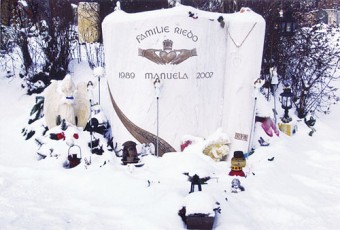 Manuela’s snow-covered tombstone in Switzerland, with the Claddagh symbol.