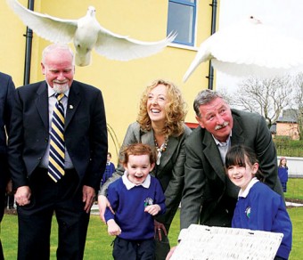 Children from St John the Apostle National School Knocknacarra release white doves to mark the school’s opening. Also in photo are Councillor Donal Lyons, Noreen Hoare, school principal, and Mike Flannery of West Wings.