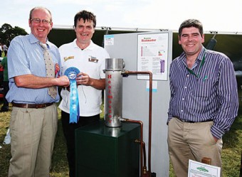Rodney Cox, Tullamore Show, presents Gerry Hanley from Galway with his prize for his Heatmaster in the Home Leisure section of the inventions at Tullamore Show. On right is sponsor Glen Gorey, GlenGorey Pumps.Picture: Alf Harvey.