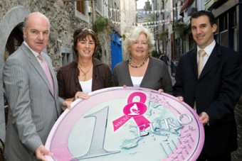  Pictured at the launch of ‘Lend a Hand, Give a Euro’ fundraiser for breast cancer research were Anthony Ryan, Sandra Rattigan (NBCRI), Patricia Caffrey (chairperson NBCRI finance and planning committee), and John Noone (Marriott Hotel). Photo: Martina Regan 