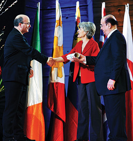 ALISON CEO Mike Feerick receives Diploma Award from Irina Bokova, the Director General of UNESCO, and the Deputy Prime Minister of Bahrain, His Highness Sheikh Mohamed Bin Mubarak Al-Khalifa.