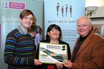 Will Mundon, Schuh, Bríd Ní Chonghóile, Gaillimh le Gaeilge and Mícheál Heaslip, Heaslips Dry Cleaners Ltd. attending an Information Evening about Gradam Sheosaimh Uí Ógartaigh, Galway’s bilingual business award, which took place last week in Griffin’s Bakery/Bácús Uí Ghríofa. The organisation Gaillimh le Gaeilge, responsible for the promotion of the Irish language in Galway City organises this annual bilingual business Award to recognise, honour and celebrate all the great bilingual work done in Galway to gain bilingual status for the  City. The Gradam Sheosaoimh Uí Ógartaigh  is now open for nominations until the end of this week.