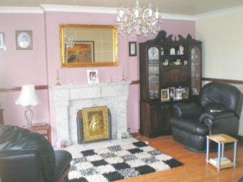 Sitting room.
