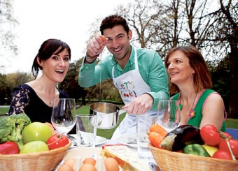 Celebrity chef Stuart O’Keeffe pictured with Maggie Lynch, The Soul Food Company and Let’s Cook! teacher, and Lisa Mehigan, communications manager, Arthritis Ireland at the launch of ‘Let’s Cook!’, a series of free cookery classes for people with arthritis.