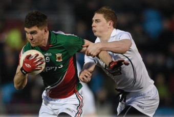 Power break: Seamus O&rsquo;Shea break&rsquo;s free from Daniel Flynn&rsquo;s challenge last Saturday night. Photo:Sportsfile