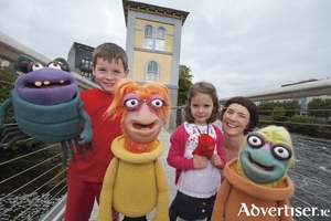 Donnacha and Daiden Carew join F&iacute;b&iacute;n Theatre Company&#039;s Glib&iacute;n, Rib&iacute;n, and Drish from Saol Faoi Shr&aacute;id, along with Aislinn &Oacute; hEocha, the executive artistic director of Babor&oacute; to announce the 19th Babor&oacute; International Arts Festival for Children. Photo:-Mike Shaughnessy