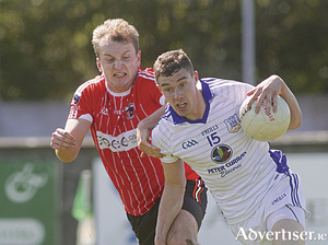 S&eacute;arlas &Oacute;Tiom&aacute;in of Bearna and Eamonn Brannigan St Michael&#039;s in action from the opening round of the Galway County Senion Football championship game at Moycullen on saturday. Photo:-Mike Shaughnessy