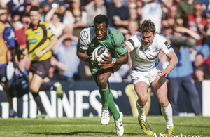 Niyi Adeolokun outruns Eoin Reddatn to score.