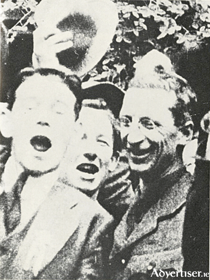  A political star was born: &Eacute;amon de Valera, in Volunteer&rsquo;s uniform, hearing the results of the East Clare by-election in July 1917.