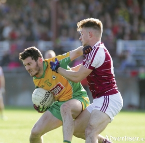 Ian Burke of Corofin comes under pressure from Eoghan Kerin of Annaghdown in the Galway GAA Senior Football championship semi-finals at Tuam Stadium. Photo:- Mike Shaughnessy