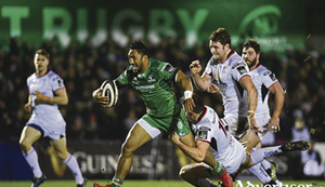 Bundee Aki of Connacht on his way to scoring his side&#039;s second try despite the tackle of Jacob Stockdale of Ulster during the Guinness PRO14 Round 11 match between Connacht and Ulster at the Sportsground in Galway. Photo by Sam Barnes/Sportsfile