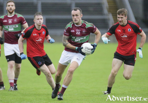 St James&#039; Davis O&#039;Connell goes on the attack, chased by Jack &Oacute; Gaoith&iacute;n and Cill&iacute;n de Paor of  An Cheathr&uacute;, in action from the Galway Senior Club Football Championship game at Pearse Stadium, Saturday. Photo:-Mike Shaughnessy