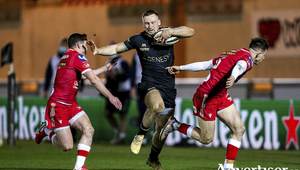 Connacht centre Sean O&#039;Brien cuts a path through Dane Blacker, left, and Tom Rogers of Scarlets during the Guinness PRO14 match at Parc y Scarlets in Llanelli, Wales. Photo:  Gareth Everett/Sportsfile