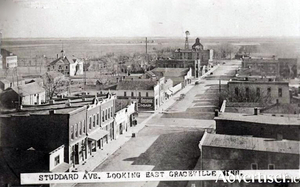 Graceville, Minnesota, circa 1900 (Celtic Junction Arts Centre).
