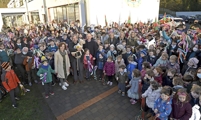 Charlie Bird getting a special Mayo Welcome meeting pupils at Scoil Phadraig Westport, Photo: Conor McKeown