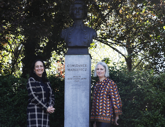Achill Island native Margo McNulty, visual artist and lecturer at the Technological University of the Shannon, Athlone Campus, was named a Markievicz Award recipient for 2022. She is pictured with Minister for Tourism, Culture, Arts, Gaeltacht, Sport and Media Catherine Martin, TD. Photo: Photocall Ireland.