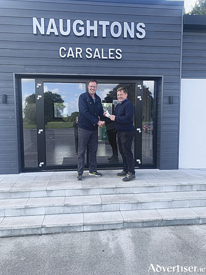 Pictured is Paul Curley (Clonown Community) and James Naughton, Naughton’s Car Sales at the presentation of a cheque from James for the Athlone 10 mile run which takes place in Clonown on Saturday morning