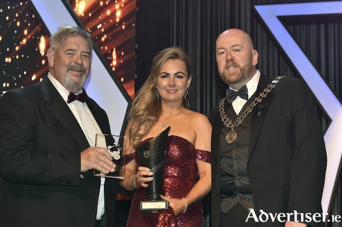 Best Actress Marilyn Bane as Audrey from 9 Arch MS receiving the trophy from Rob Donnelly, President, AIMS on right and Fergal Cavanagh, Vice-President at the annual Association of Musical Societies Gala Awards presentation night in the INEC, Killarney. Photo: Don MacMonagle