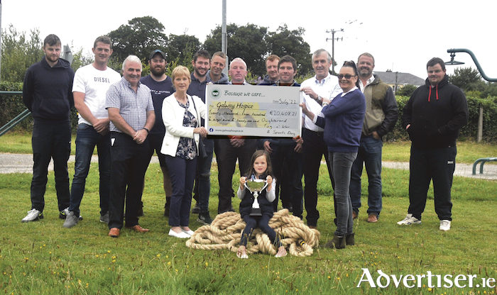 Pictured (L to R ) are Alan O’Toole, Michael Walsh, Cllr Thomas Welby, Shane Molloy, Marian Fannon ( Galway Hospice ), Ronan Molloy, William McQuinn, Finbarr Larkin, Paul McQuinn, Tommy King, Peter Tierney, Mary Molloy, Seamus Nash and holding the cup is India Rose Heanue Nash.