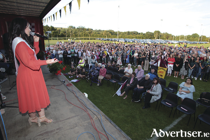 Rose of Tralee, Rachel Duffy, addresses her fellow community members who turned out in large numbers to welcome her home to Rosemount on Friday evening