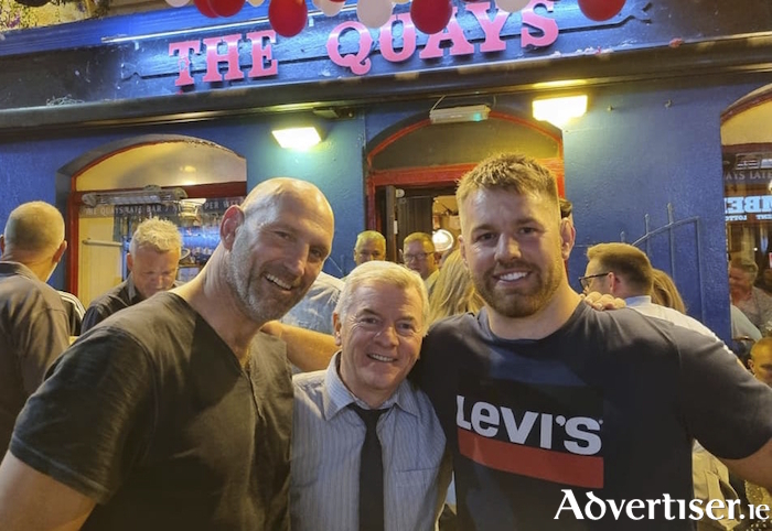 Pictured L-R is former England rugby international Lawrence Dallaglio, The Quays Bar General Manager Seamus McGettigan and former Irish rugby star Seán O'Brien.