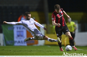 Ben Lynch of Longford Town in action against Max Hemmings of Galway United during the SSE Airtricity League First Division play-off semi-final first leg match between Longford Town and Galway United at Bishopsgate in Longford. Photo by Ben McShane/Sportsfile