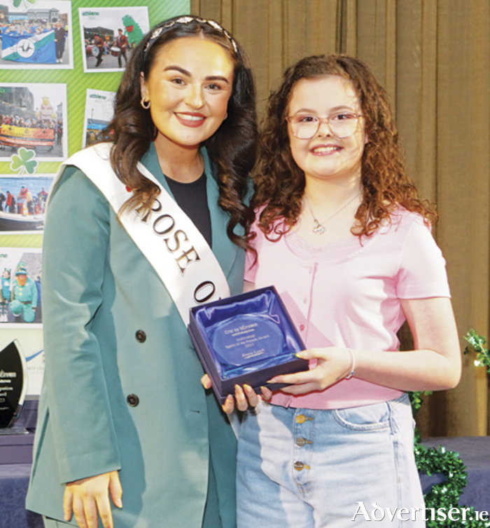 Emme Lynch is presented with the Individual Spirit of the Parade Award by Rose of Tralee, Rachel Duffy.Emme Lynch is presented with the 'Individual Spirit of the Parade' Award by Rose of Tralee, Rachel Duffy, during the Croi na hEireann presentation ceremony.  Photograph by Ashley Cahill Images.