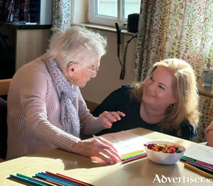 Geraldine speaking to a Carepack recipient. 