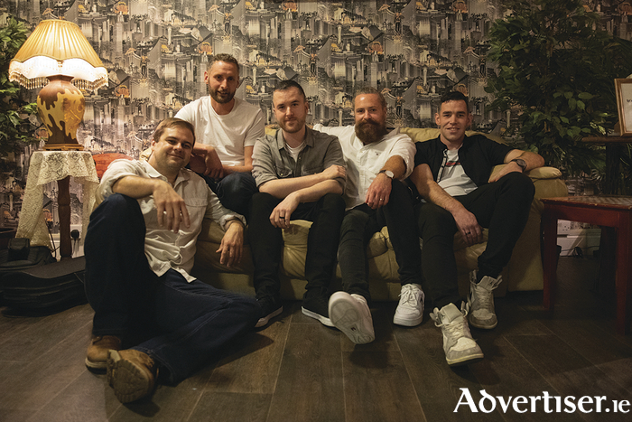 Indie folksters The Amazing Apples