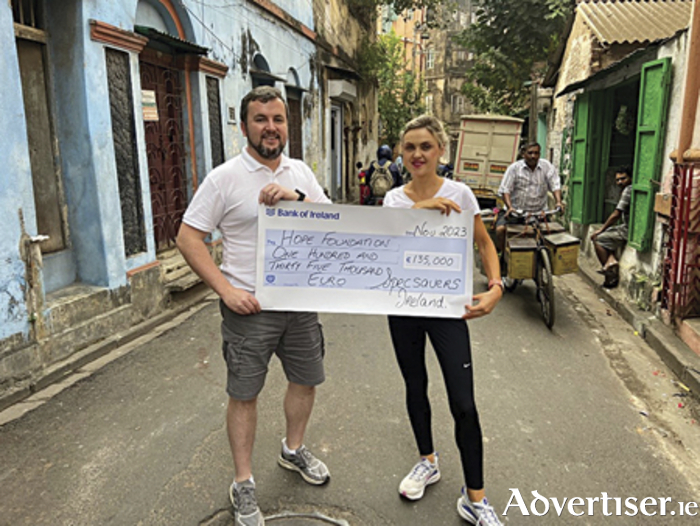 Athlone based Specsavers duo, Optometrist Director Keith McCallion and Ophthalmic Director Kate Kelly recently played a crucial role in supporting 2,414 individuals living in Kolkata’s street and slum communities in India.