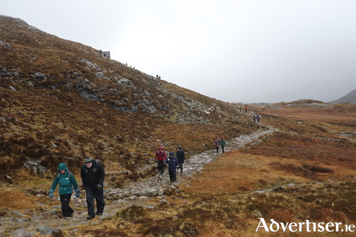 Guided walk coming down from Mám Éan